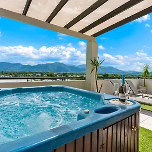 Penthouse - Private Rooftop Outdoor Gym, & Tv Area With Sunset & Mountain Views , Cairns Australia